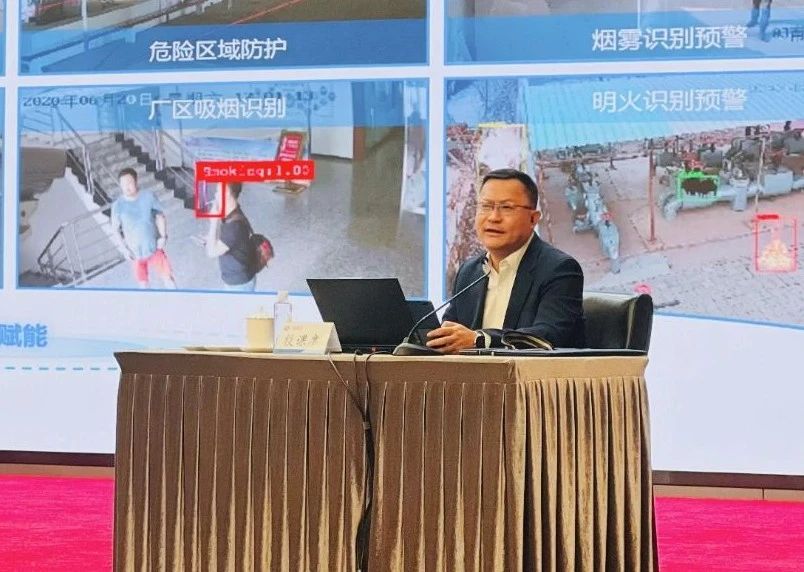李庆上课.jpg